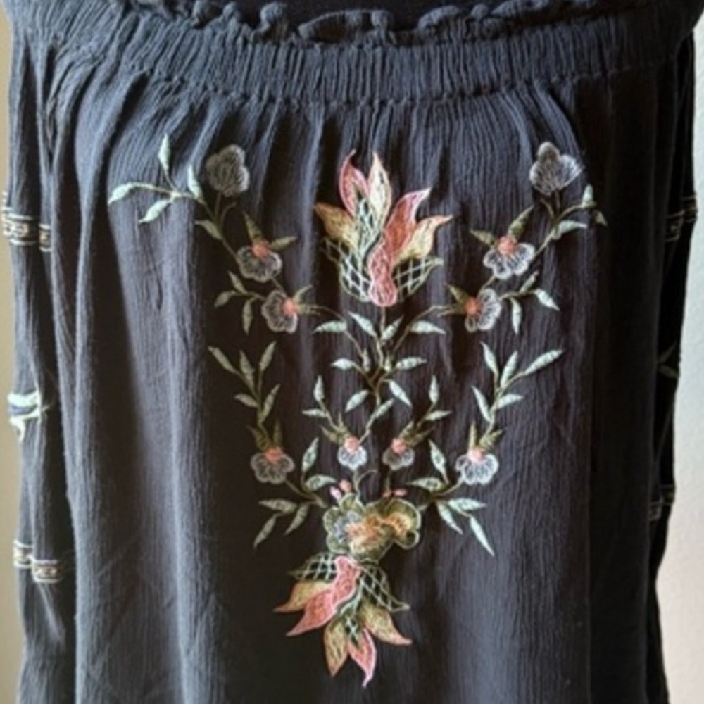 American Eagle 🦅 Outfitters black embroidered off the shoulder top size large